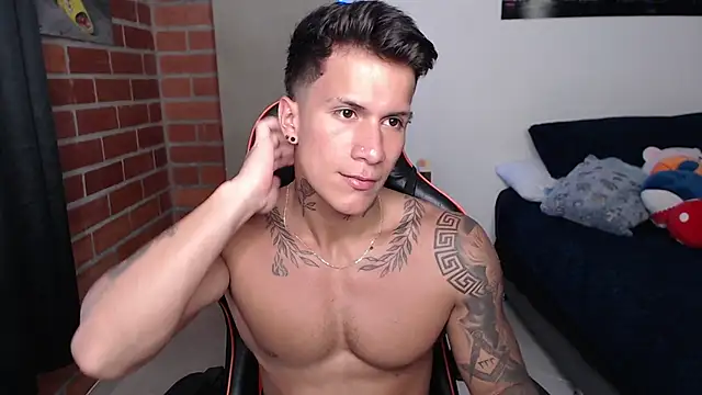Snapshot of pettergrey1 chatting on July 16, 8:48 pm pettergrey1 online show from July 16, 8:48 pm