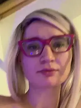 Charlotteeroseee online show from February 2, 6:20 pm