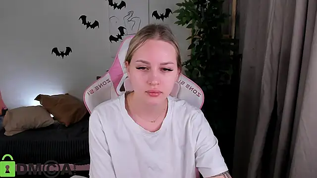 Carol  Cox online show from October 31, 9:38 pm