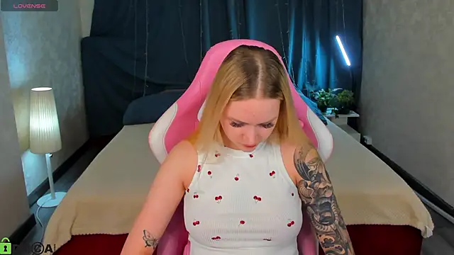 Carol  Cox online show from November 6, 10:32 pm