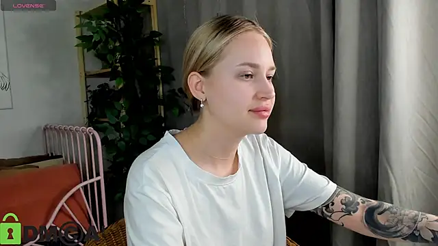 Carol  Cox online show from December 14, 10:47 pm