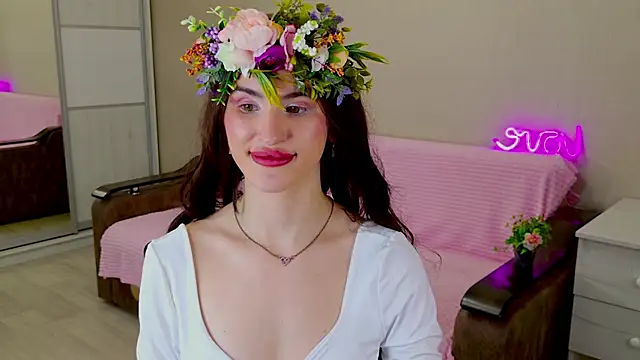 Snapshot of FridaCure chatting on January 13, 1:23 am FridaCure online show from January 13, 1:23 am