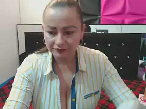 Snapshot of ScarletGlow1 chatting on January 20, 3:18 pm ScarletGlow1 online show from January 20, 3:18 pm