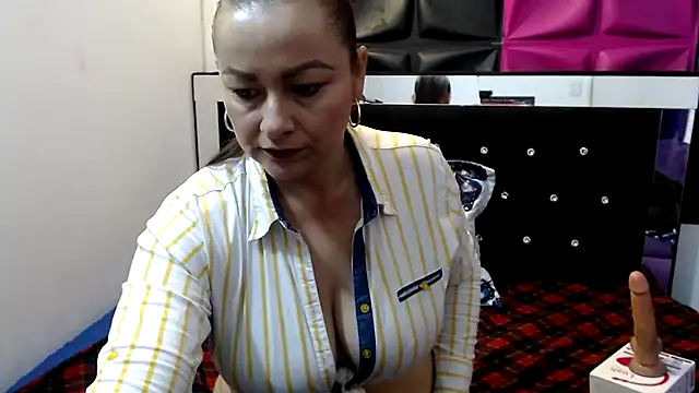 Snapshot of ScarletGlow1 chatting on January 28, 5:35 pm ScarletGlow1 online show from January 28, 5:35 pm