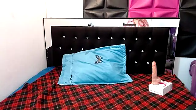 Snapshot of ScarletGlow1 chatting on January 29, 2:53 pm ScarletGlow1 online show from January 29, 2:53 pm