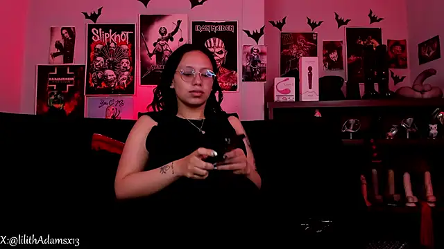 Snapshot of lilith-deveraux chatting on April 22, 4:52 pm lilith-deveraux online show from April 22, 4:52 pm