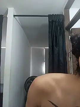 Snapshot of Karii-R chatting on May 22, 3:28 pm Karii-R online show from May 22, 3:28 pm