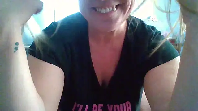 Snapshot of messyclumsyprincess chatting on February 9, 8:34 pm messyclumsyprincess online show from February 9, 8:34 pm