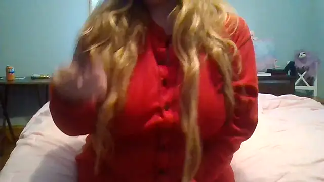 Snapshot of messyclumsyprincess chatting on February 12, 4:11 pm messyclumsyprincess online show from February 12, 4:11 pm