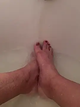 Snapshot of messyclumsyprincess chatting on February 20, 3:30 pm messyclumsyprincess online show from February 20, 3:30 pm