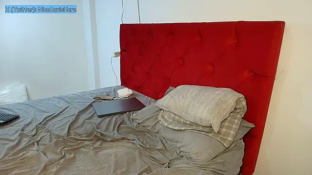 NicoDavisHere online show from March 11, 10:49 pm