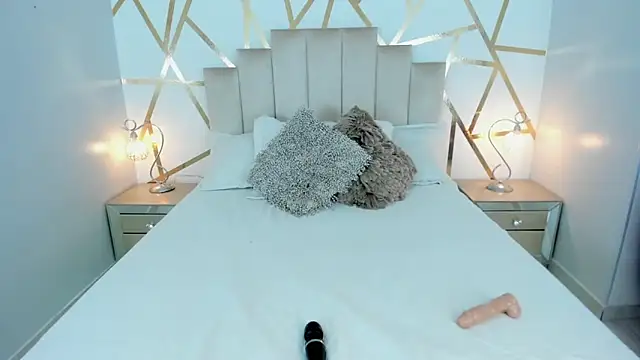 Snapshot of MelissaGrayy chatting on February 18, 11:17 am MelissaGrayy online show from February 18, 11:17 am