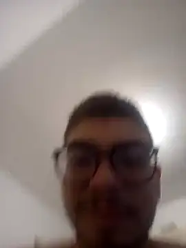 Snapshot of Edwardsky000 chatting on December 4, 12:52 am Edwardsky000 online show from December 4, 12:52 am