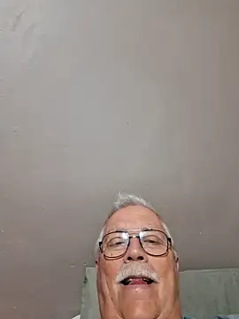 Snapshot of NawtyB1965 chatting on June 5, 4:08 am NawtyB1965 online show from June 5, 4:08 am