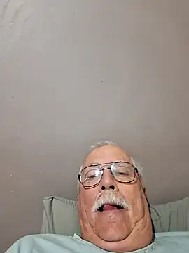 Snapshot of NawtyB1965 chatting on June 22, 4:09 am NawtyB1965 online show from June 22, 4:09 am