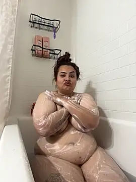 Snapshot of DatBishYouMiss chatting on November 13, 6:18 pm DatBishYouMiss online show from November 13, 6:18 pm