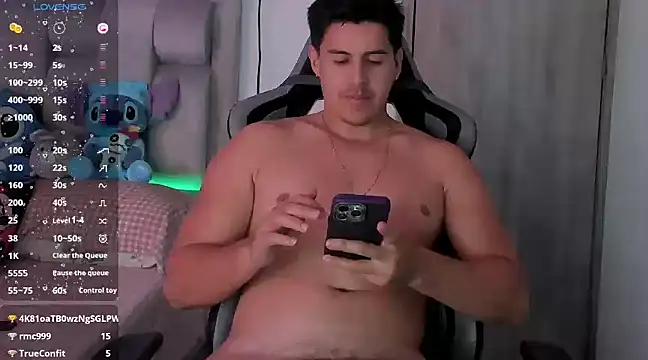 Snapshot of victor_vixen chatting on February 3, 6:17 pm victor vixen online show from February 3, 6:17 pm