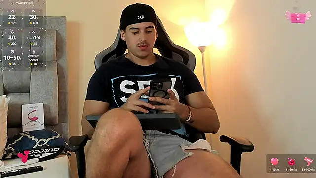 Snapshot of victor_vixen chatting on September 27, 11:32 pm victor vixen online show from September 27, 11:32 pm