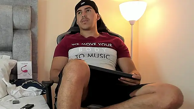 Snapshot of victor_vixen chatting on October 1, 12:44 pm victor vixen online show from October 1, 12:44 pm