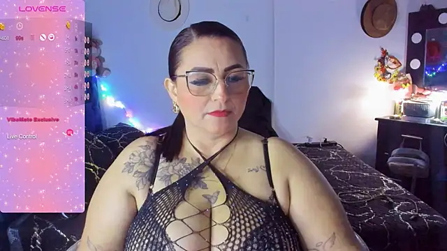 Ivonnee   online show from January 19, 2:47 am