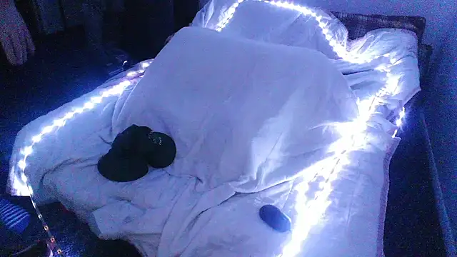 Snapshot of Cooperstone chatting on December 10, 4:13 am Cooperstone online show from December 10, 4:13 am