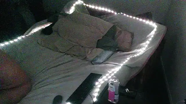 Snapshot of Cooperstone chatting on December 11, 10:38 pm Cooperstone online show from December 11, 10:38 pm