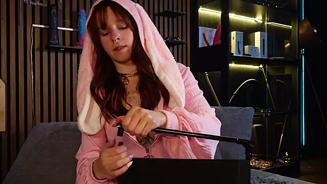 Izzy Inked online show from April 2, 12:25 pm