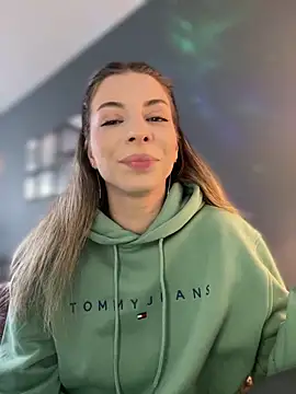 Mia Ethan online show from March 29, 9:53 am