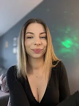 Mia Ethan online show from March 31, 8:37 am