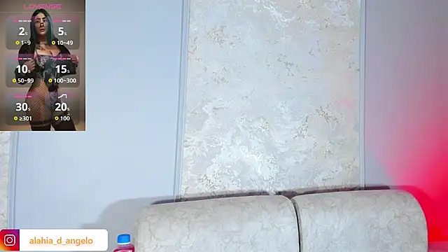 Snapshot of Alahia_Dangelo chatting on June 19, 5:39 pm Alahia Dangelo online show from June 19, 5:39 pm