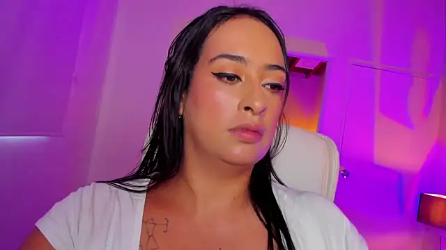 Snapshot of DaniRousse chatting on December 18, 8:36 pm DaniRousse online show from December 18, 8:36 pm