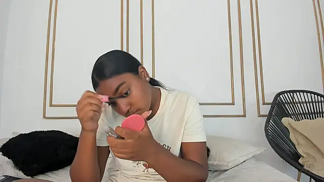 kayna gomez online show from April 15, 7:10 pm