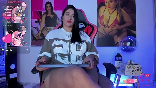 Snapshot of vaiolet_triana chatting on November 19, 9:15 pm vaiolet triana online show from November 19, 9:15 pm