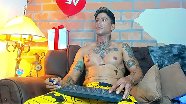 Snapshot of Dylanstonne chatting on February 9, 12:06 am Dylanstonne online show from February 9, 12:06 am