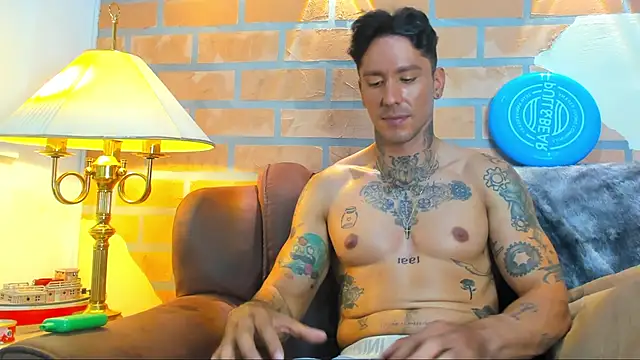 Snapshot of Dylanstonne chatting on February 24, 10:25 pm Dylanstonne online show from February 24, 10:25 pm