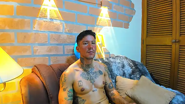 Snapshot of Dylanstonne chatting on March 11, 11:48 pm Dylanstonne online show from March 11, 11:48 pm