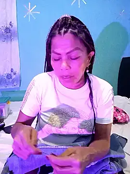 Snapshot of dulcesilvana10 chatting on December 17, 10:54 pm dulcesilvana10 online show from December 17, 10:54 pm