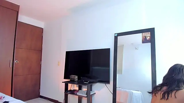 Snapshot of Aleja_arango1 chatting on May 1, 3:49 pm Aleja arango1 online show from May 1, 3:49 pm