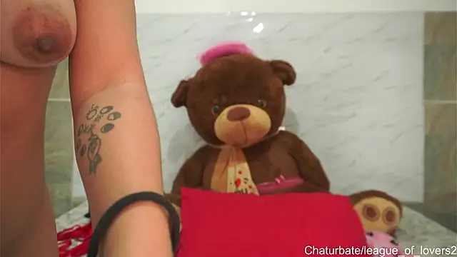 LeagueOfLovers online show from December 3, 3:30 am