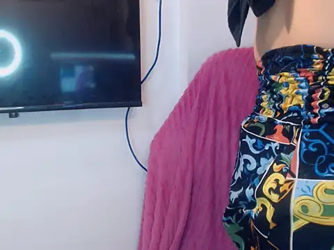 Nathalie Heartxoxo69 online show from May 22, 3:39 pm