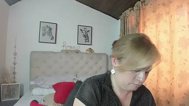 Snapshot of MonyCassius chatting on February 17, 7:10 pm MonyCassius online show from February 17, 7:10 pm