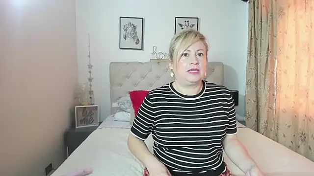 Snapshot of MonyCassius chatting on February 18, 12:28 pm MonyCassius online show from February 18, 12:28 pm