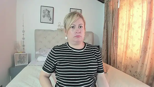 Snapshot of MonyCassius chatting on February 18, 3:43 pm MonyCassius online show from February 18, 3:43 pm