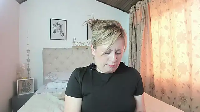 Snapshot of MonyCassius chatting on February 24, 3:53 pm MonyCassius online show from February 24, 3:53 pm