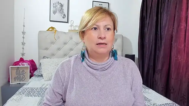 Snapshot of MonyCassius chatting on September 10, 1:00 pm MonyCassius online show from September 10, 1:00 pm