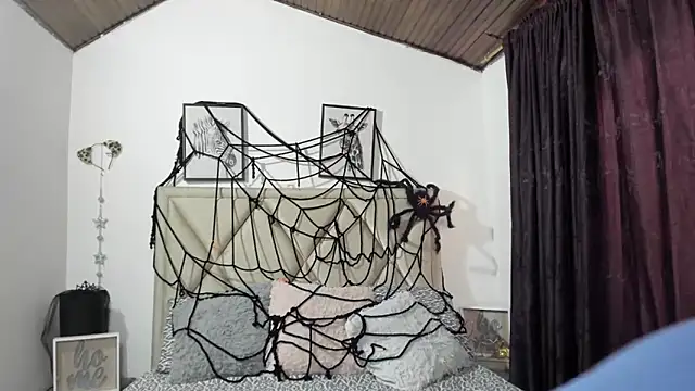 Snapshot of MonyCassius chatting on October 17, 11:57 am MonyCassius online show from October 17, 11:57 am