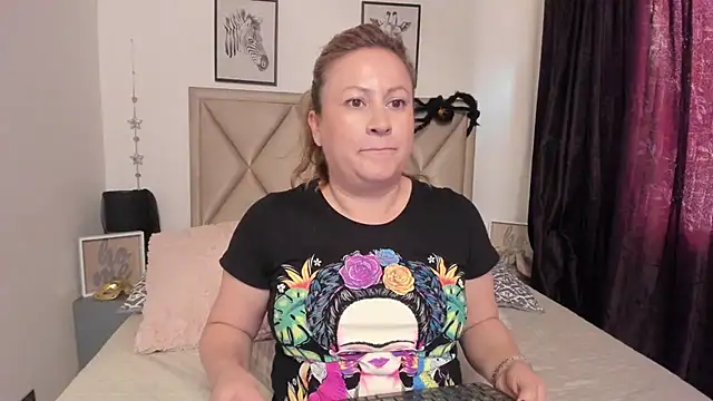 Snapshot of MonyCassius chatting on November 8, 11:54 am MonyCassius online show from November 8, 11:54 am