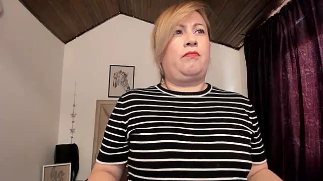 Snapshot of MonyCassius chatting on November 10, 12:04 pm MonyCassius online show from November 10, 12:04 pm