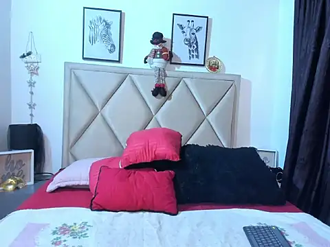 Snapshot of MonyCassius chatting on December 3, 12:14 pm MonyCassius online show from December 3, 12:14 pm