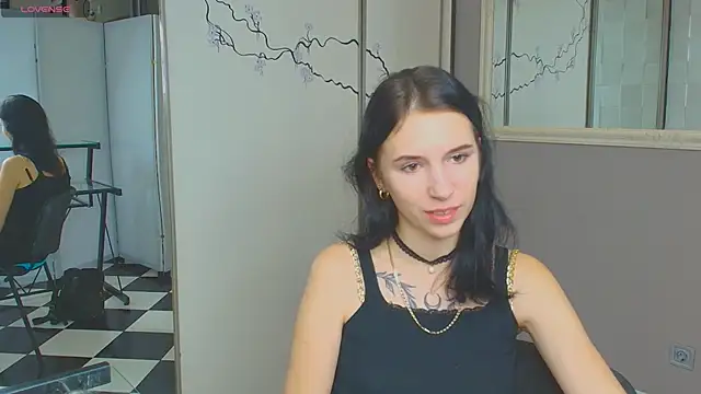 Snapshot of KarolinaBlacks chatting on December 8, 9:57 am KarolinaBlacks online show from December 8, 9:57 am